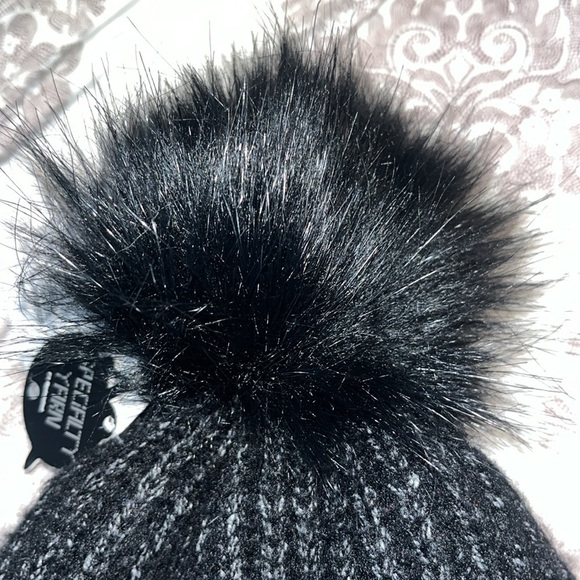 Volcom Lula Beanie one size fits all.  NWT black with furry ball on top. - Picture 3 of 8